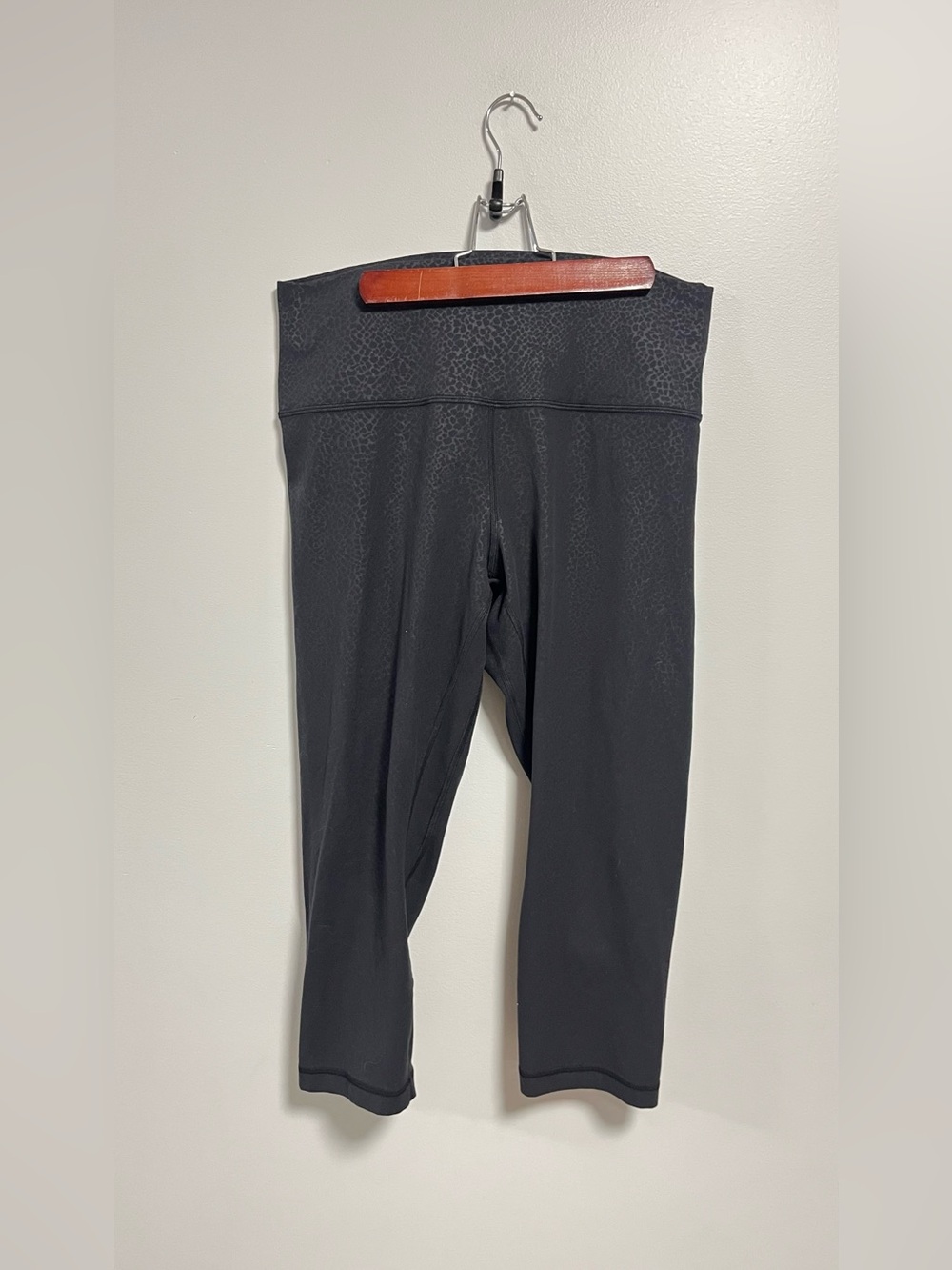 Lululemon Align Crop *21" Formulate Emboss Black size 12